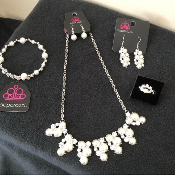 Paparazzi 5-piece Set White and Silver NWT - Picture 1 of 7
